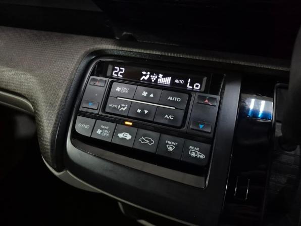 Honda Stepwgn V с пробегом 2015 года, цена 1 560 000 рублей, 154637 км, минивэн, Автокод Объявления