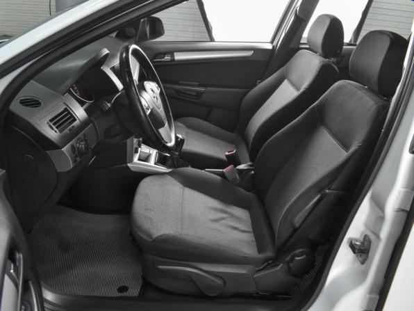 Opel Astra H Рестайлинг с пробегом 2010 года, цена 574 000 рублей, 215605 км, седан, Автокод Объявления