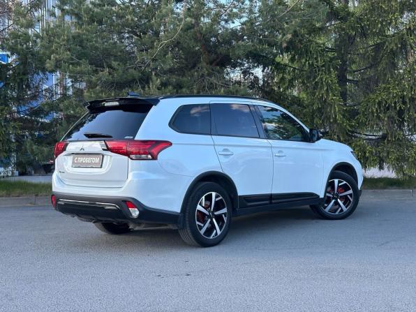 Mitsubishi Outlander III Рестайлинг 3 с пробегом 2021 года, цена 2 499 000 рублей, 128126 км, внедорожник, Автокод Объявления