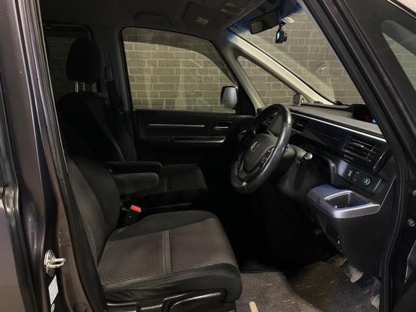 Honda Stepwgn V с пробегом 2015 года, цена 1 850 000 рублей, 181515 км, минивэн, Автокод Объявления