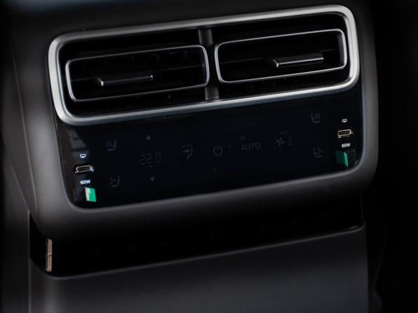 Li Auto (Lixiang) L7 I Рестайлинг с пробегом 2024 года, цена 7 500 000 рублей, 9547 км, внедорожник, Автокод Объявления