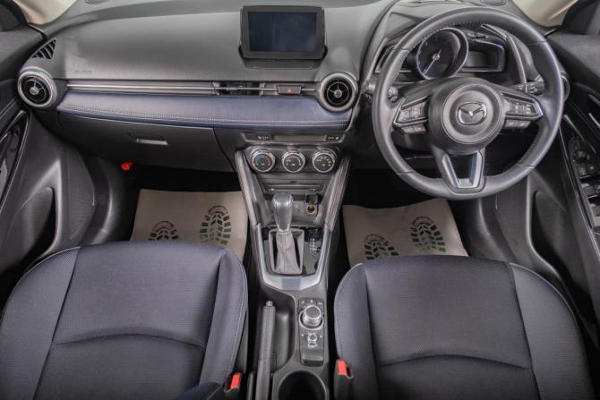 Mazda 2 III (DJ) Рестайлинг с пробегом 2021 года, цена 1 379 000 рублей, 44469 км, хэтчбек, Автокод Объявления