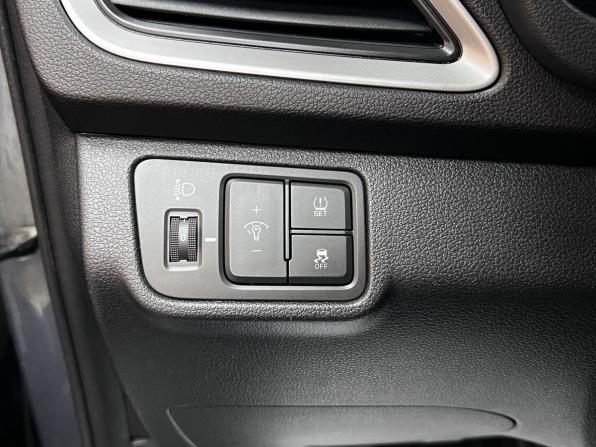 Hyundai Solaris II с пробегом 2017 года, цена 1 345 000 рублей, 119026 км, седан, Автокод Объявления