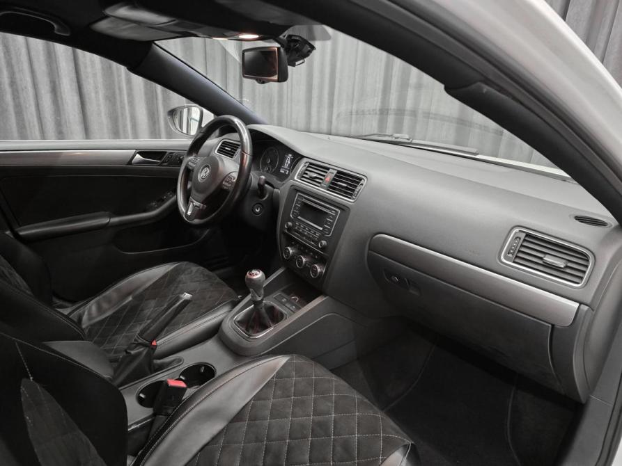 Volkswagen Jetta VI Красноярск  - изображение 14