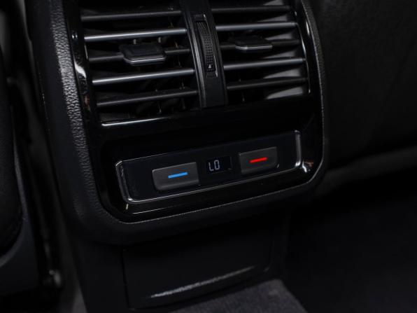 Volkswagen Passat B8 с пробегом 2018 года, цена 2 380 000 рублей, 106838 км, седан, Автокод Объявления