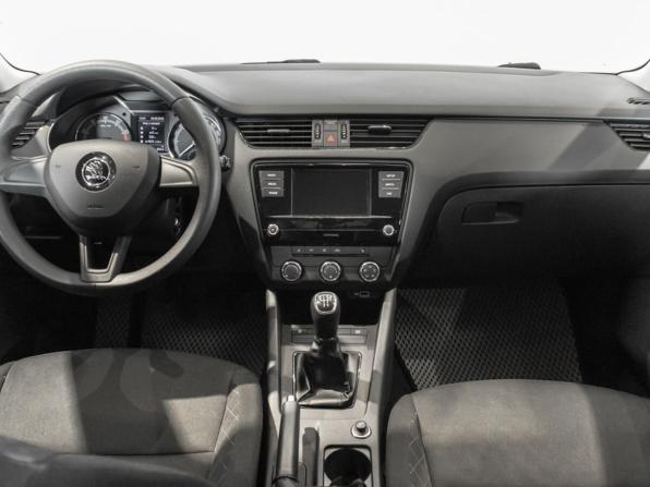 Skoda Octavia III (A7) Рестайлинг с пробегом 2019 года, цена 1 887 200 рублей, 59500 км, лифтбек, Автокод Объявления