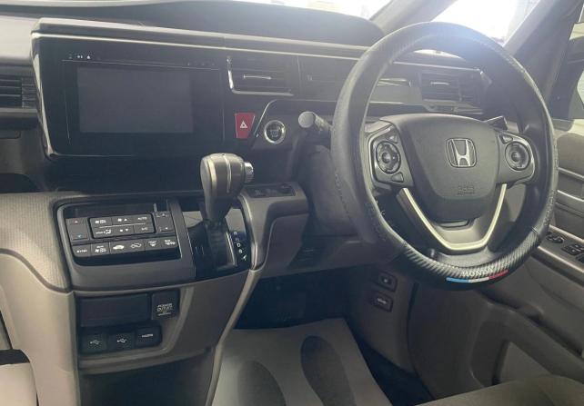 Honda Stepwgn V с пробегом 2015 года, цена 1 530 000 рублей, 138000 км, минивэн, Автокод Объявления