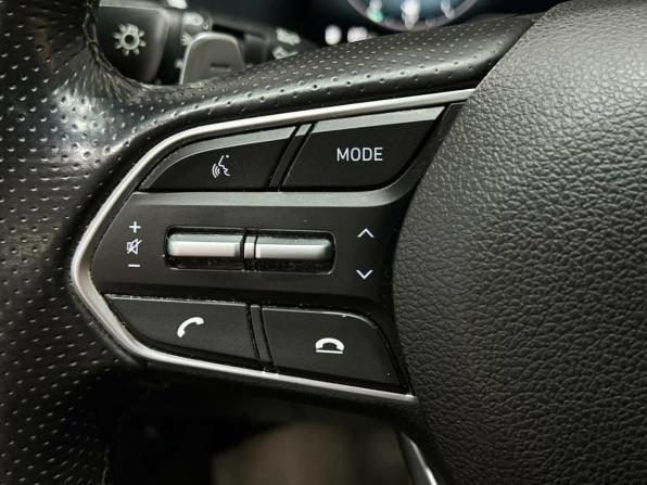 Hyundai Santa Fe IV Рестайлинг с пробегом 2022 года, цена 3 798 000 рублей, 84045 км, внедорожник, Автокод Объявления