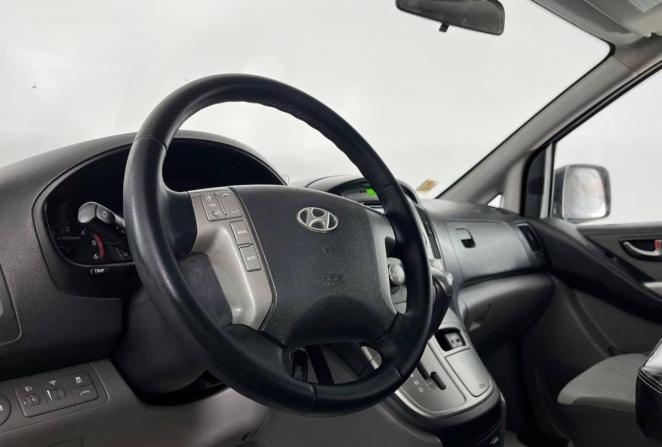 Hyundai H-1 II с пробегом 2014 года, цена 1 650 000 рублей, 217252 км, минивэн, Автокод Объявления