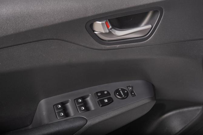 Hyundai Solaris II Рестайлинг с пробегом 2021 года, цена 1 699 000 рублей, 41000 км, седан, Автокод Объявления