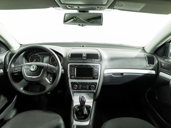 Skoda Octavia II (A5) Рестайлинг с пробегом 2012 года, цена 899 585 рублей, 309831 км, универсал, Автокод Объявления
