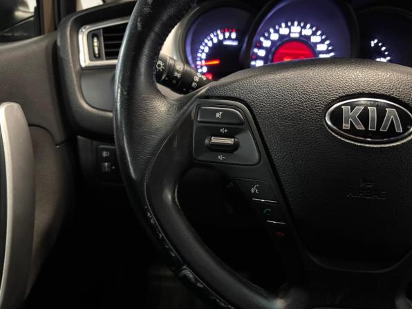 Kia Ceed II Рестайлинг с пробегом 2015 года, цена 879 000 рублей, 102000 км, хэтчбек, Автокод Объявления