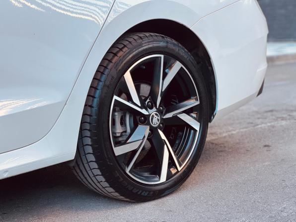 Skoda Octavia IV (A8) с пробегом 2023 года, цена 2 590 000 рублей, 61000 км, лифтбек, Автокод Объявления