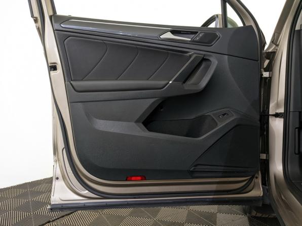 Volkswagen Tiguan II с пробегом 2018 года, цена 2 955 000 рублей, 89168 км, внедорожник, Автокод Объявления