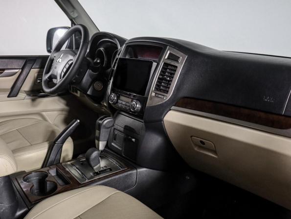 Mitsubishi Pajero IV Рестайлинг 2 с пробегом 2017 года, цена 2 599 000 рублей, 136657 км, внедорожник, Автокод Объявления