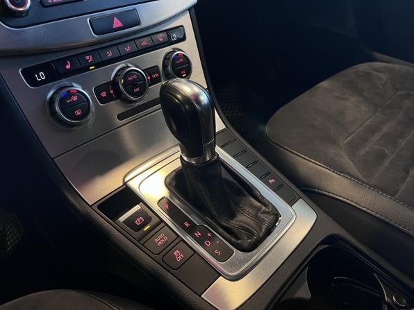 Volkswagen Passat B7 с пробегом 2012 года, цена 1 365 000 рублей, 240051 км, седан, Автокод Объявления
