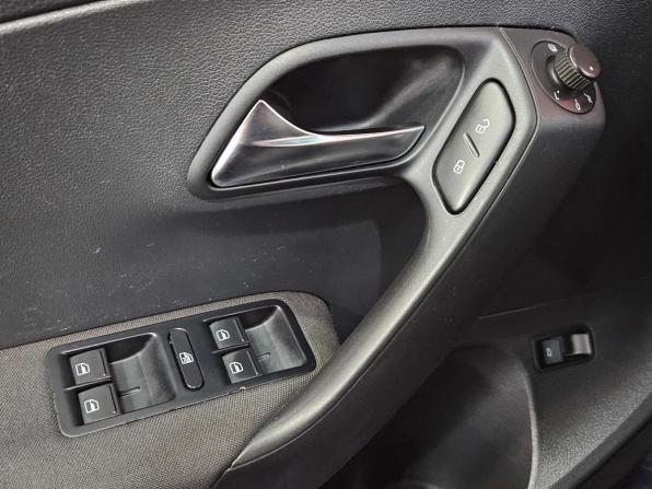 Volkswagen Polo V Рестайлинг с пробегом 2016 года, цена 1 149 000 рублей, 98221 км, седан, Автокод Объявления