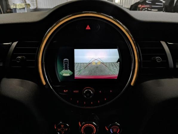 Mini Hatch III (F55/F56) Рестайлинг с пробегом 2019 года, цена 1 850 000 рублей, 107800 км, хэтчбек, Автокод Объявления