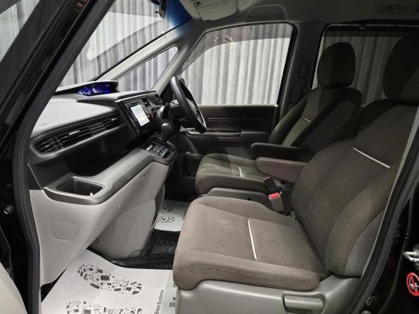 Honda Stepwgn V с пробегом 2015 года, цена 1 530 000 рублей, 138000 км, минивэн, Автокод Объявления