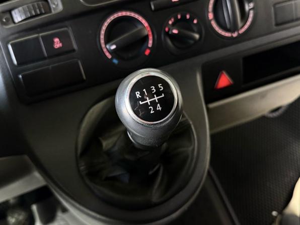 Volkswagen Transporter T5 Рестайлинг с пробегом 2011 года, цена 1 049 000 рублей, 359200 км, фургон, Автокод Объявления
