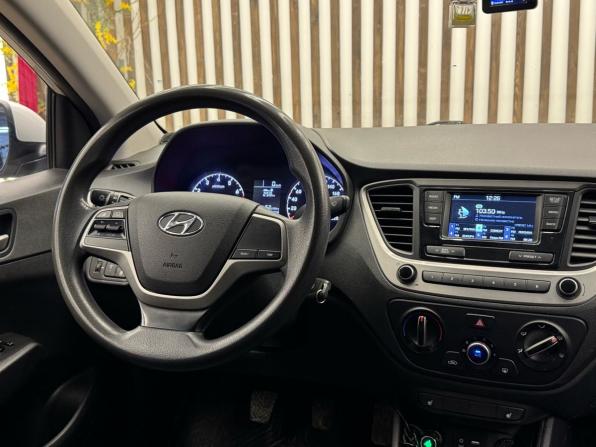 Hyundai Solaris II с пробегом 2019 года, цена 714 999 рублей, 305000 км, седан, Автокод Объявления