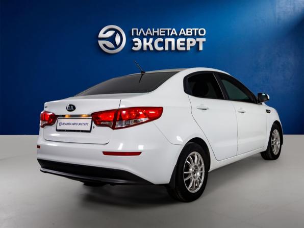 Kia Rio III Рестайлинг с пробегом 2016 года, цена 980 000 рублей, 131637 км, седан, Автокод Объявления