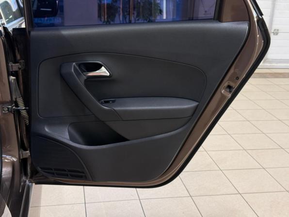 Volkswagen Polo V с пробегом 2015 года, цена 925 000 рублей, 174295 км, седан, Автокод Объявления
