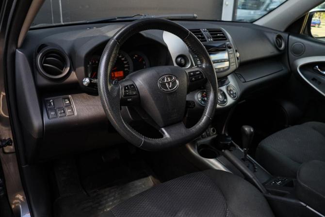 Toyota RAV4 III (XA30) Рестайлинг с пробегом 2012 года, цена 1 350 000 рублей, 233516 км, внедорожник, Автокод Объявления
