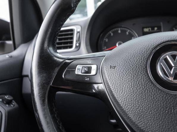 Volkswagen Polo V Рестайлинг с пробегом 2017 года, цена 1 199 000 рублей, 184174 км, седан, Автокод Объявления