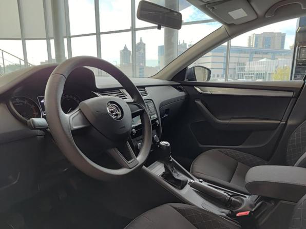 Skoda Octavia III (A7) Рестайлинг с пробегом 2019 года, цена 1 902 000 рублей, 64423 км, лифтбек, Автокод Объявления