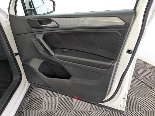 Volkswagen Tiguan II Рестайлинг с пробегом 2021 года, цена 3 635 000 рублей, 61133 км, внедорожник, Автокод Объявления