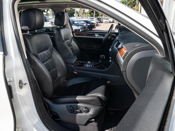 Volkswagen Touareg II Рестайлинг с пробегом 2015 года, цена 2 950 000 рублей, 235854 км, внедорожник, Автокод Объявления