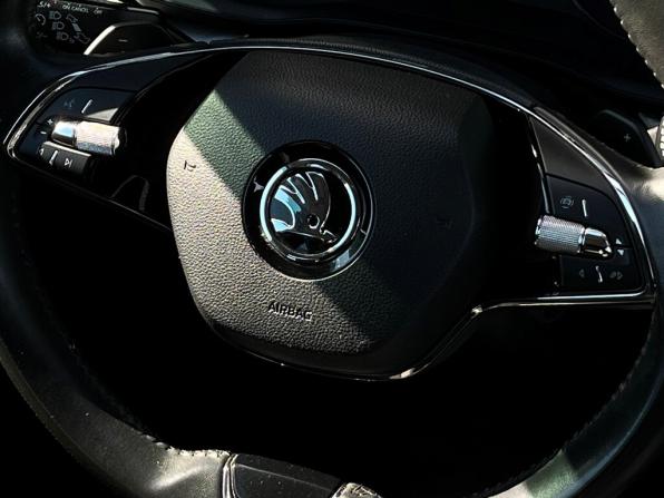 Skoda Octavia IV (A8) с пробегом 2021 года, цена 2 462 400 рублей, 62883 км, лифтбек, Автокод Объявления