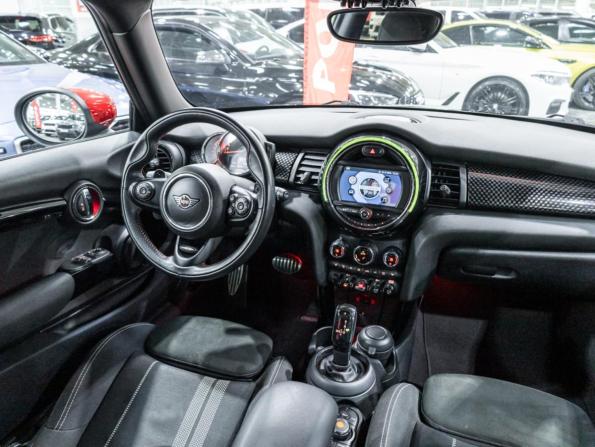 Mini Hatch III (F55/F56) Рестайлинг с пробегом 2019 года, цена 2 780 000 рублей, 54711 км, хэтчбек, Автокод Объявления
