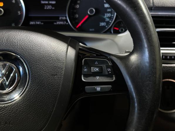 Volkswagen Touareg II Рестайлинг с пробегом 2015 года, цена 2 800 000 рублей, 265688 км, внедорожник, Автокод Объявления