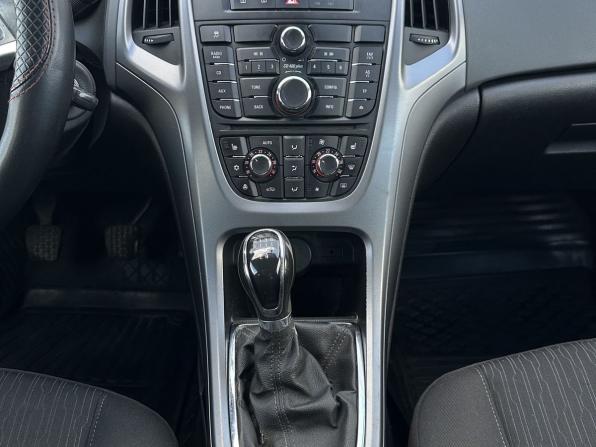 Opel Astra J Рестайлинг с пробегом 2014 года, цена 900 000 рублей, 171854 км, хэтчбек, Автокод Объявления