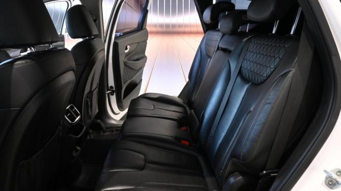 Hyundai Santa Fe III Рестайлинг с пробегом 2018 года, цена 2 025 000 рублей, 193221 км, внедорожник, Автокод Объявления