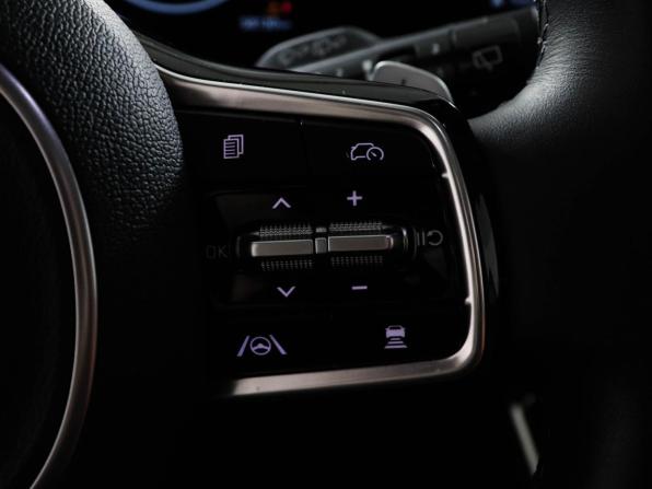 Kia Carnival IV Рестайлинг с пробегом 2024 года, цена 5 500 000 рублей, 58076 км, минивэн, Автокод Объявления