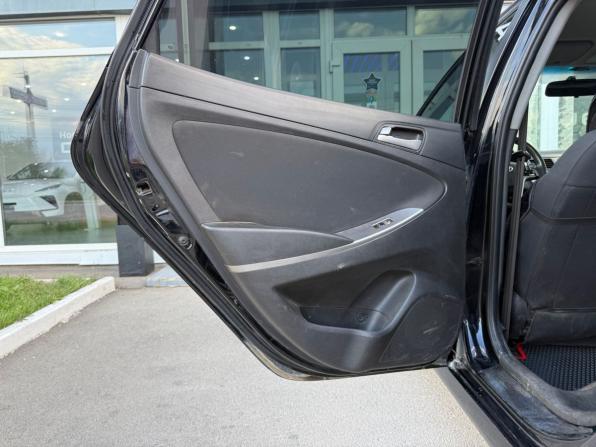 Hyundai Solaris I Рестайлинг с пробегом 2015 года, цена 599 000 рублей, 255000 км, хэтчбек, Автокод Объявления