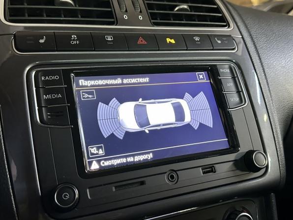Volkswagen Polo V Рестайлинг с пробегом 2018 года, цена 1 399 000 рублей, 77227 км, седан, Автокод Объявления
