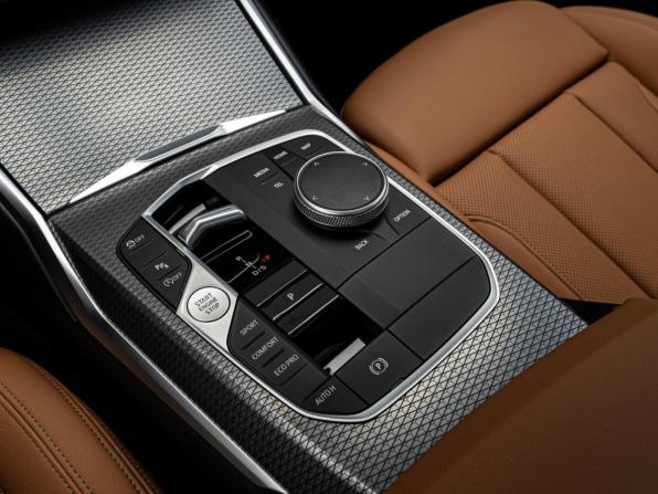 BMW 3 серии VII (G2x) Рестайлинг 2 с пробегом 2025 года, цена 6 090 000 рублей, 1700 км, седан, Автокод Объявления
