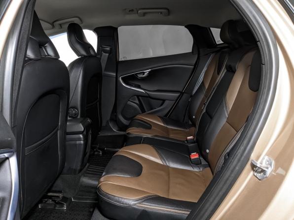 Volvo V40 II с пробегом 2015 года, цена 1 280 000 рублей, 146531 км, хэтчбек, Автокод Объявления