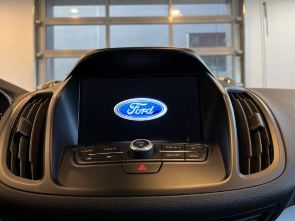 Ford Kuga II Рестайлинг с пробегом 2018 года, цена 1 650 000 рублей, 76500 км, внедорожник, Автокод Объявления