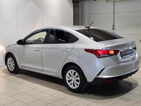 Hyundai Solaris II с пробегом 2017 года, цена 920 000 рублей, 152817 км, седан, Автокод Объявления
