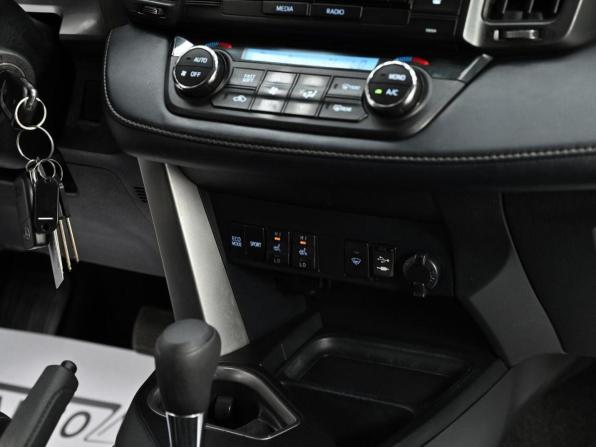 Toyota RAV4 IV (XA40) Рестайлинг с пробегом 2018 года, цена 1 559 000 рублей, 87000 км, внедорожник, Автокод Объявления