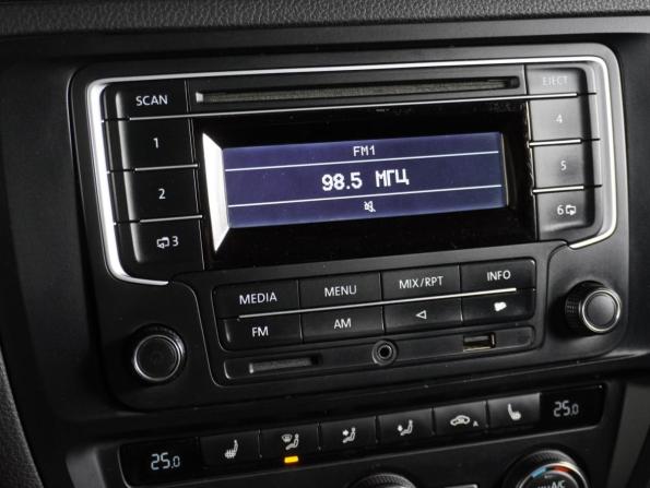 Volkswagen Jetta VI Рестайлинг с пробегом 2015 года, цена 1 050 000 рублей, 186183 км, седан, Автокод Объявления