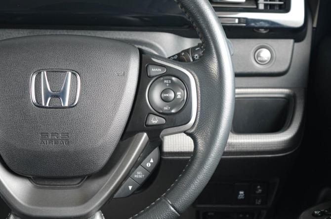 Honda Stepwgn V с пробегом 2016 года, цена 1 799 000 рублей, 135000 км, минивэн, Автокод Объявления