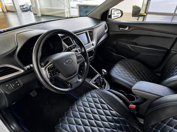 Hyundai Solaris II с пробегом 2019 года, цена 1 350 000 рублей, 102021 км, седан, Автокод Объявления