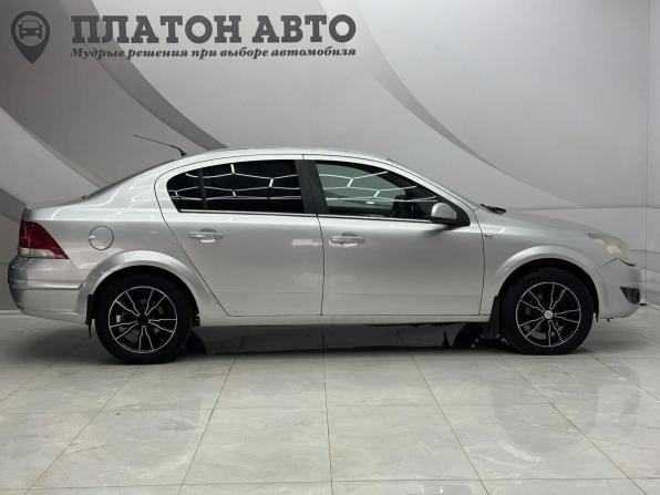 Opel Astra H Рестайлинг с пробегом 2008 года, цена 320 000 рублей, 301000 км, седан, Автокод Объявления