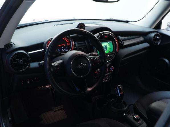 Mini Hatch III (F55/F56) с пробегом 2018 года, цена 1 799 077 рублей, 74605 км, хэтчбек, Автокод Объявления